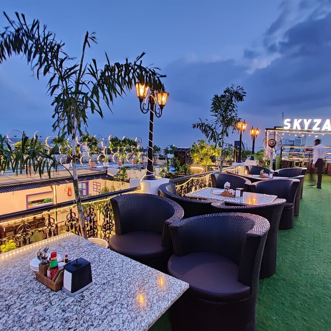 SKYZA Rooftop Lounge C-Scheme Jaipur